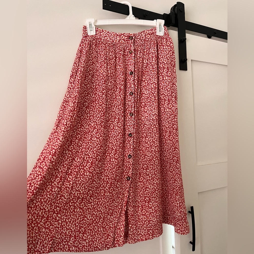 Floral skirt with buttons